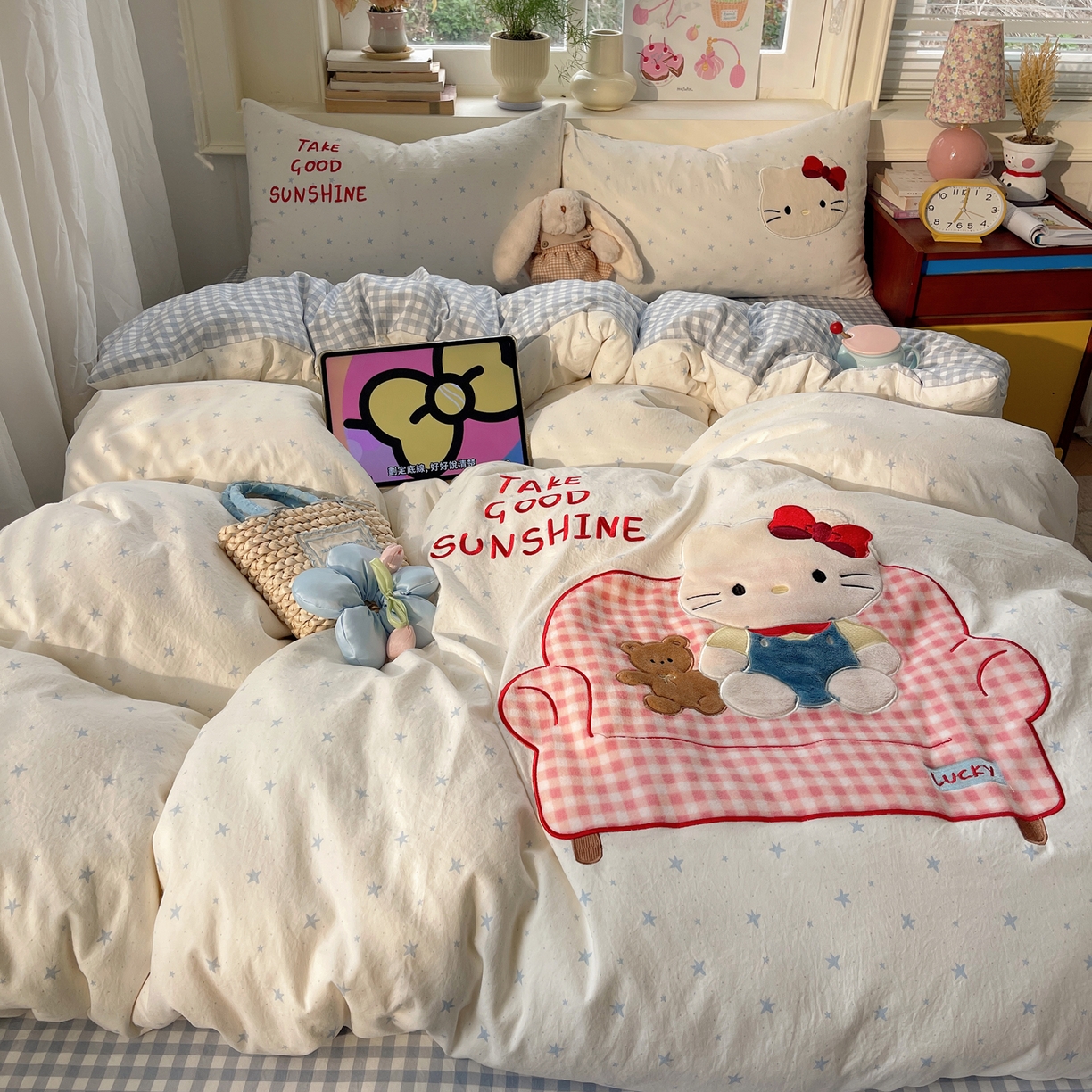 91家纺网 家纺一手货源 找家纺 贝扬思家纺 2026春夏新款云朵贴布绣绣花四件套 沙发粉猫