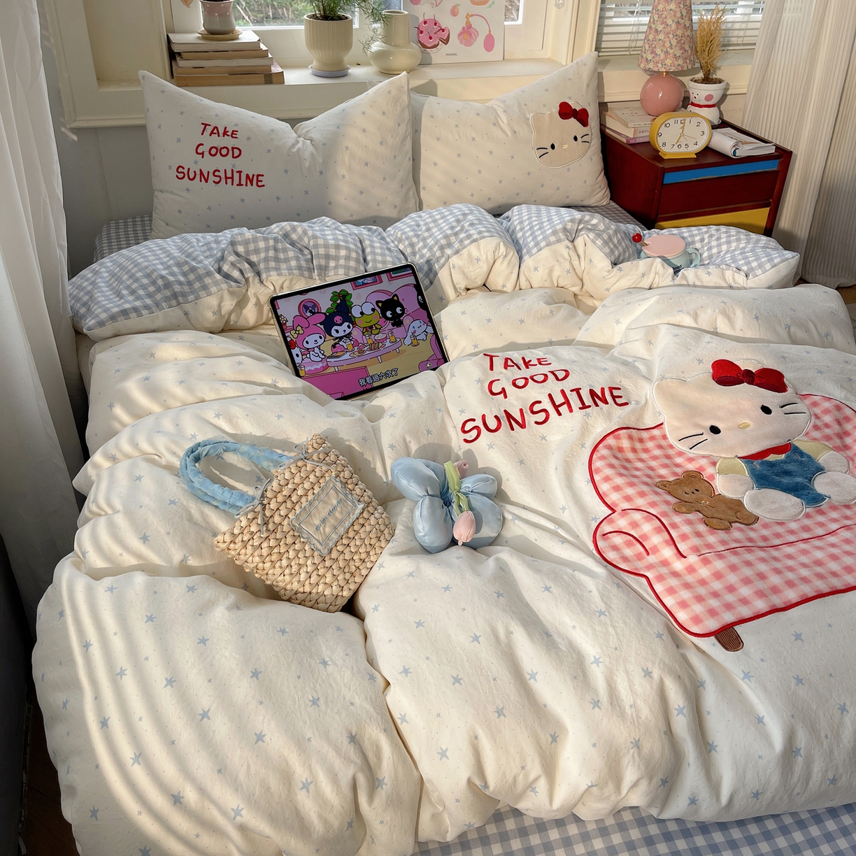 91家纺网 家纺一手货源 找家纺 贝扬思家纺 2026春夏新款云朵贴布绣绣花四件套 沙发粉猫