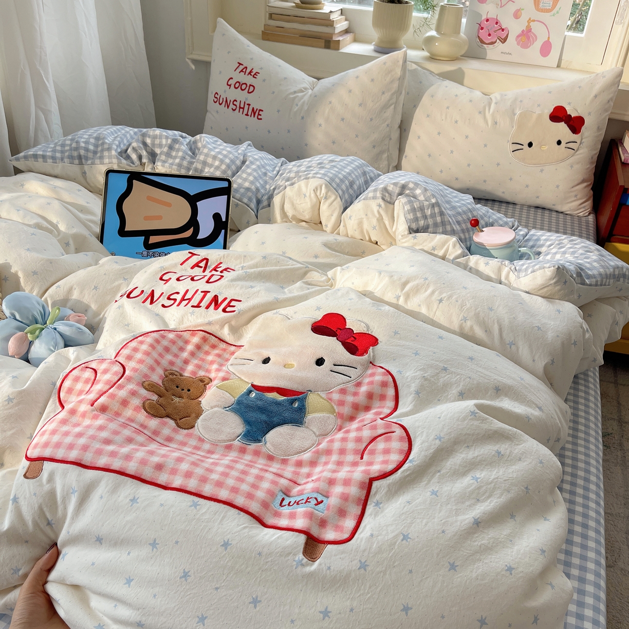 91家纺网 家纺一手货源 找家纺 贝扬思家纺 2026春夏新款云朵贴布绣绣花四件套 沙发粉猫