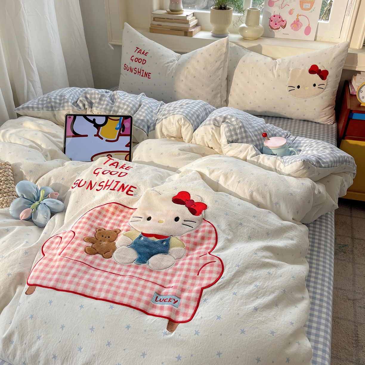 91家纺网 家纺一手货源 找家纺 贝扬思家纺 2026春夏新款云朵贴布绣绣花四件套 沙发粉猫