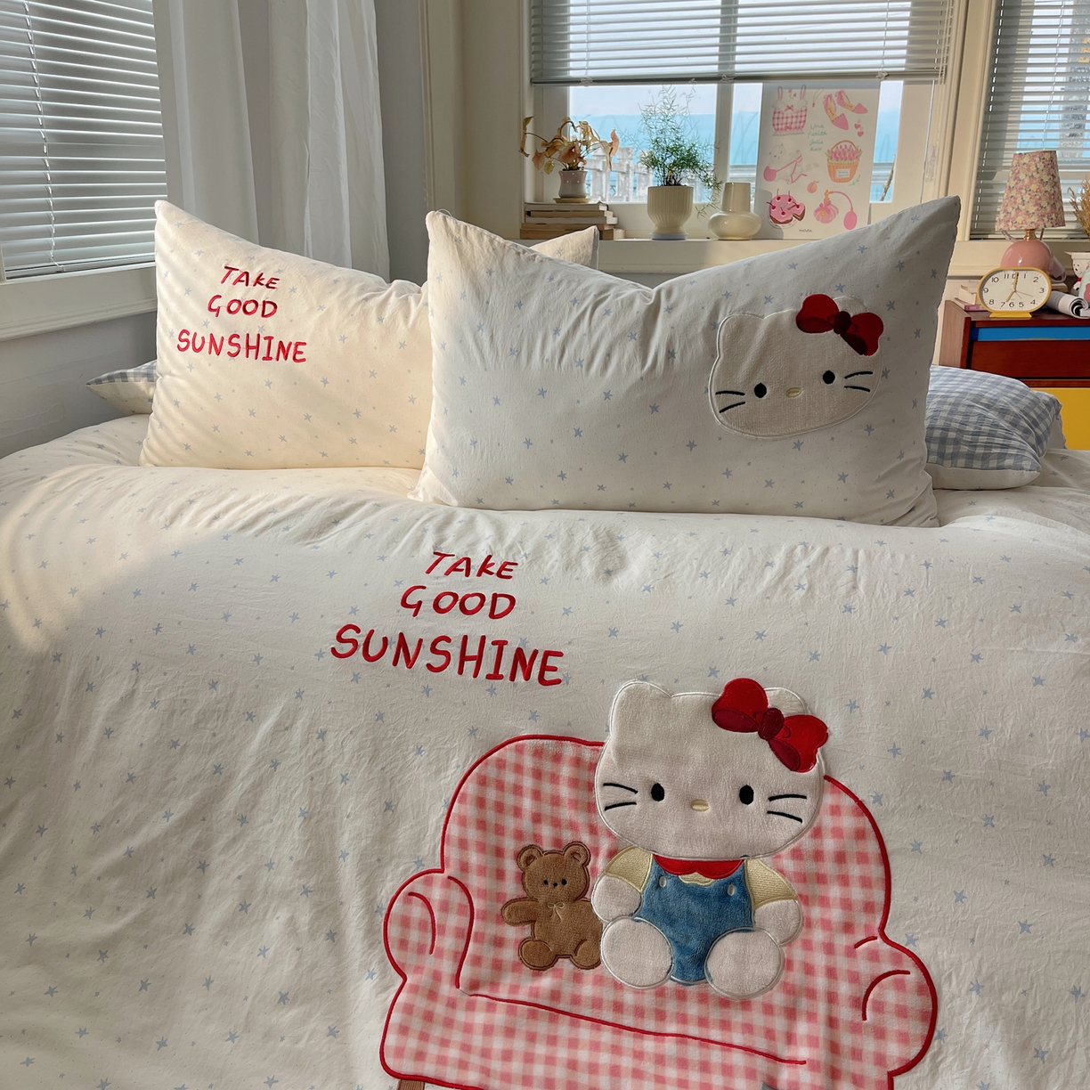 91家纺网 家纺一手货源 找家纺 贝扬思家纺 2026春夏新款云朵贴布绣绣花四件套 沙发粉猫