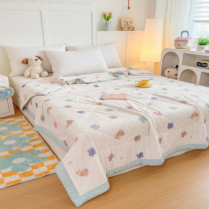 91家纺网 家纺一手货源 找家纺 帕拉美拉 2026新款A类印花冰凉丝凉感丝手包大宽边夏被 彩虹奶狗