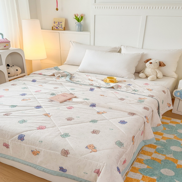 91家纺网 家纺一手货源 找家纺 帕拉美拉 2026新款A类印花冰凉丝凉感丝手包大宽边夏被 彩虹奶狗