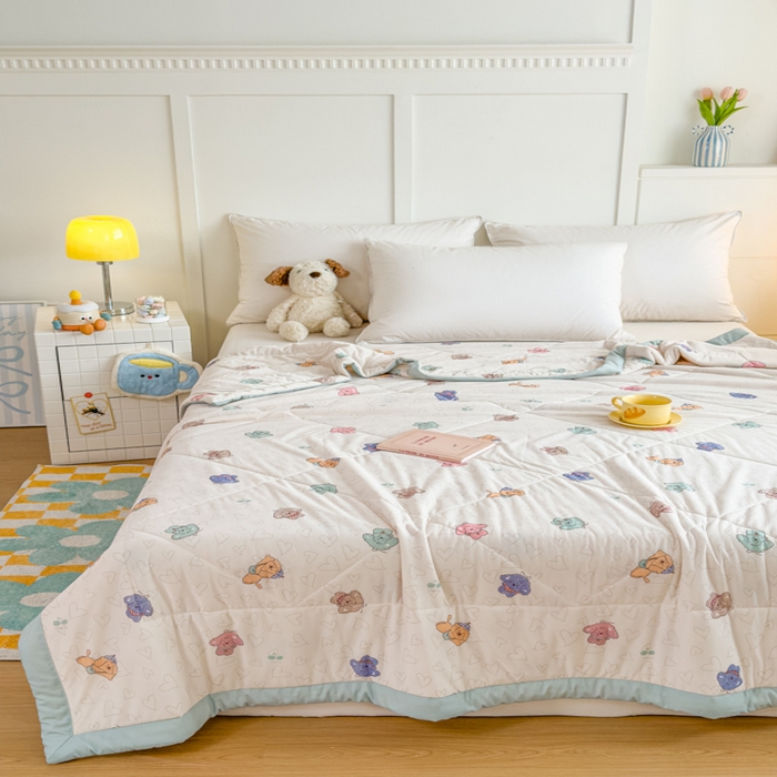 91家纺网 家纺一手货源 找家纺 帕拉美拉 2026新款A类印花冰凉丝凉感丝手包大宽边夏被 彩虹奶狗