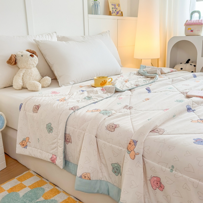 91家纺网 家纺一手货源 找家纺 帕拉美拉 2026新款A类印花冰凉丝凉感丝手包大宽边夏被 彩虹奶狗