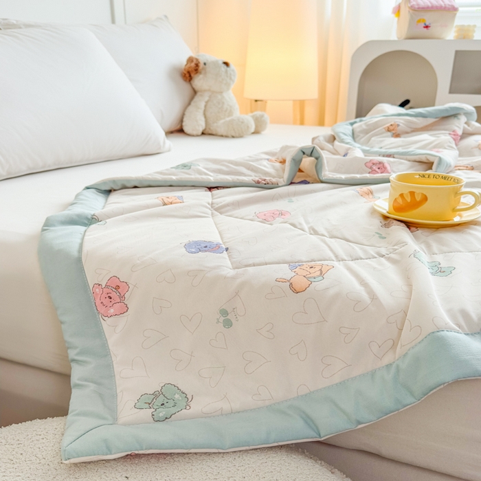 91家纺网 家纺一手货源 找家纺 帕拉美拉 2026新款A类印花冰凉丝凉感丝手包大宽边夏被 彩虹奶狗