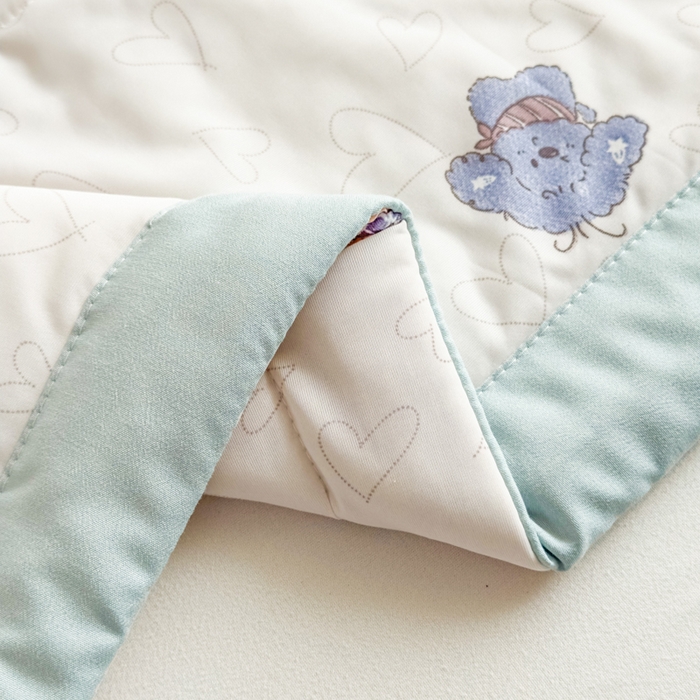 91家纺网 家纺一手货源 找家纺 帕拉美拉 2026新款A类印花冰凉丝凉感丝手包大宽边夏被 彩虹奶狗