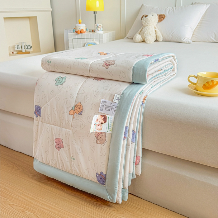 91家纺网 家纺一手货源 找家纺 帕拉美拉 2026新款A类印花冰凉丝凉感丝手包大宽边夏被 彩虹奶狗