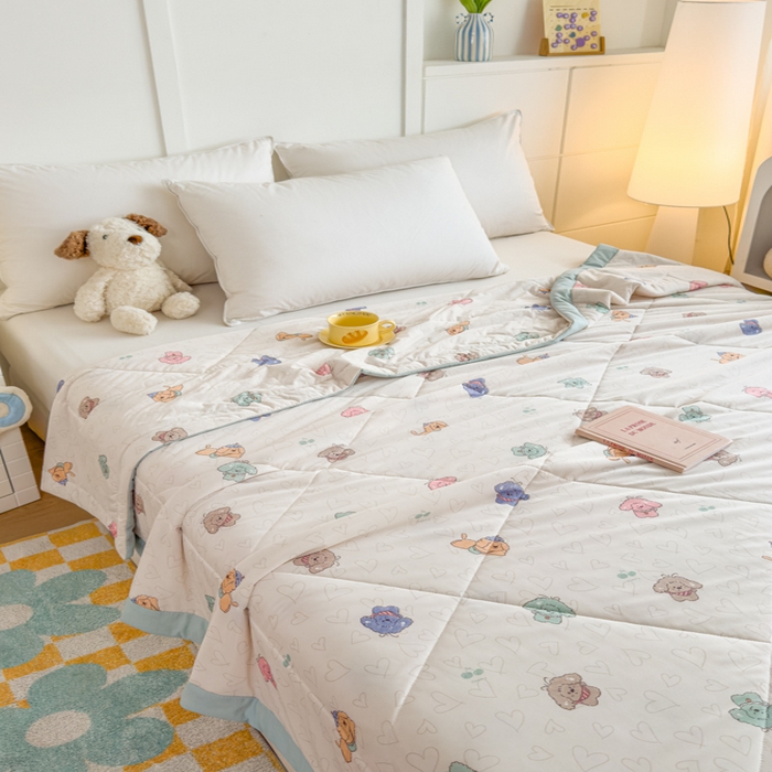 91家纺网 家纺一手货源 找家纺 帕拉美拉 2026新款A类印花冰凉丝凉感丝手包大宽边夏被 彩虹奶狗