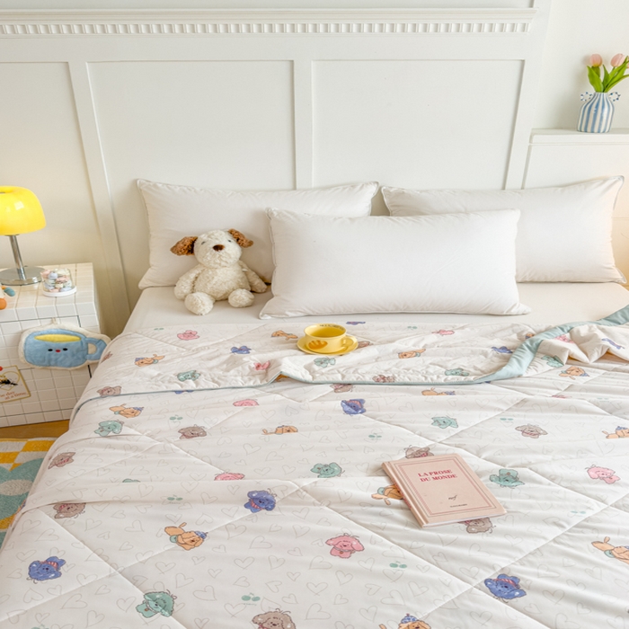 91家纺网 家纺一手货源 找家纺 帕拉美拉 2026新款A类印花冰凉丝凉感丝手包大宽边夏被 彩虹奶狗