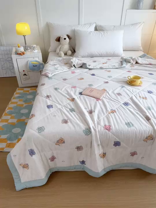 91家纺网 家纺一手货源 找家纺 帕拉美拉 2026新款A类印花冰凉丝凉感丝手包大宽边夏被 彩虹奶狗