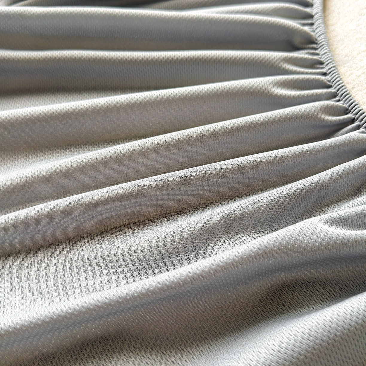 91家纺网 家纺一手货源 找家纺 柔品 2026春夏新款PE中分子床笠款凉席席子 巴黎印象 灰