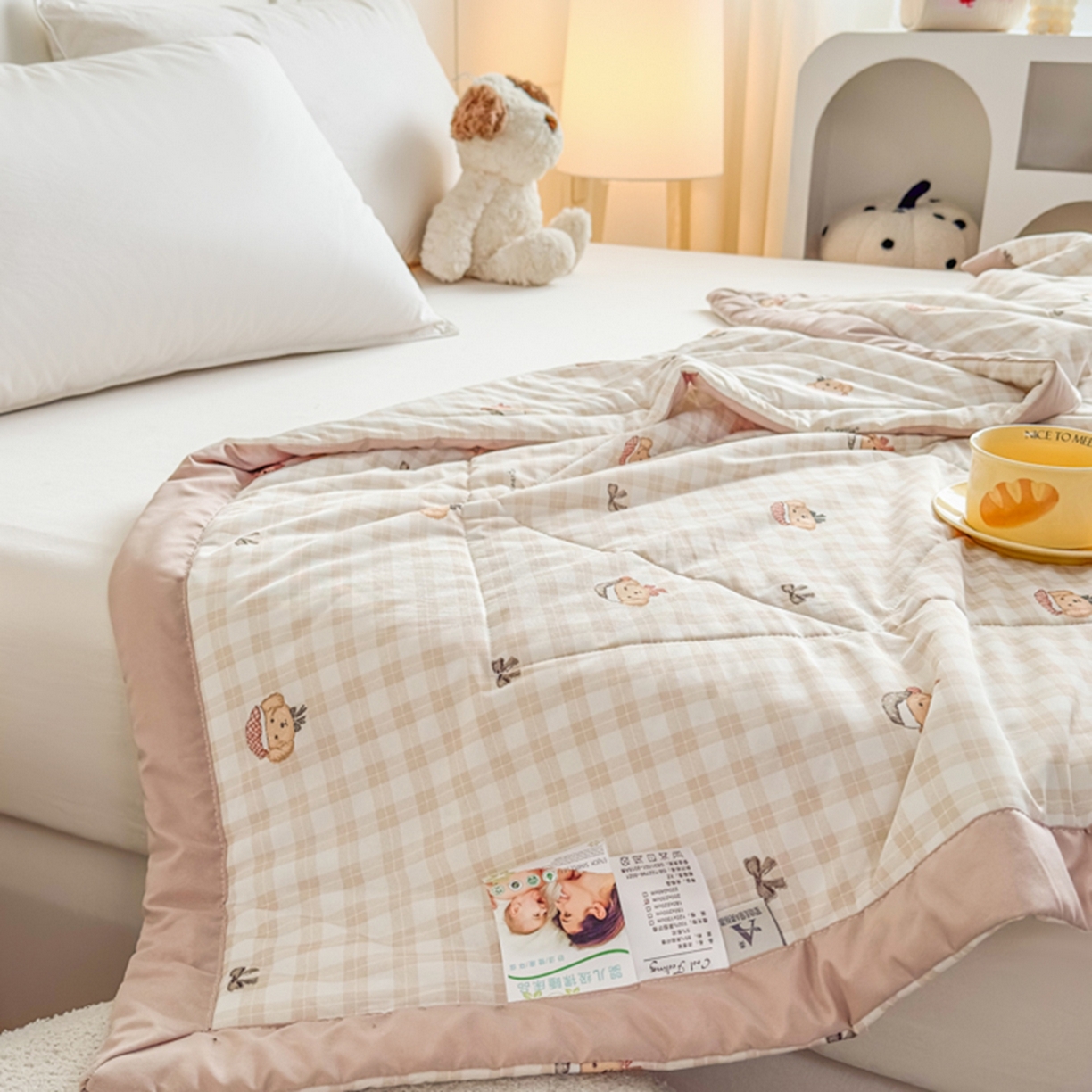 91家纺网 家纺一手货源 找家纺 帕拉美拉 2026新款A类印花冰凉丝凉感丝手包大宽边夏被 格纹乖乖狗