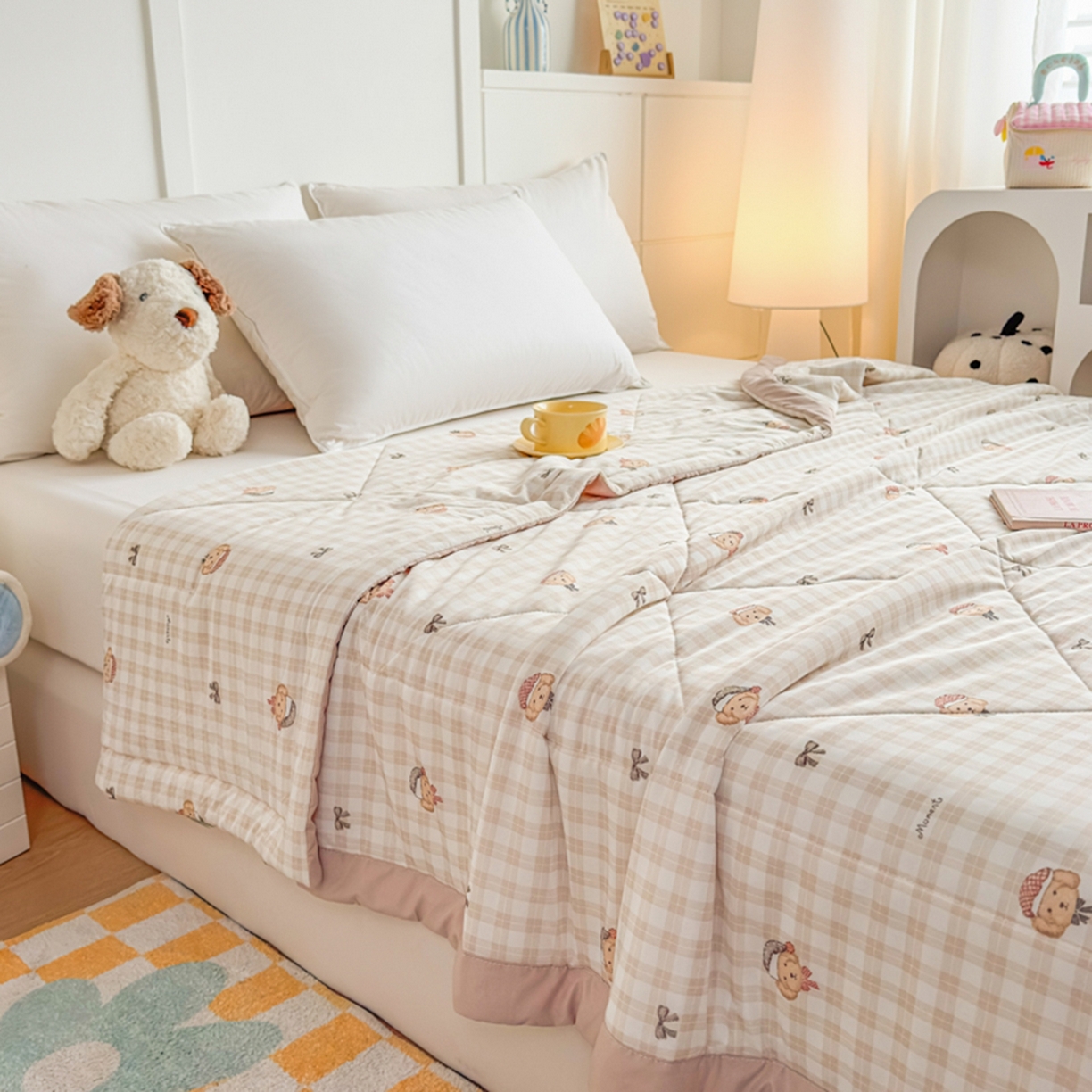 91家纺网 家纺一手货源 找家纺 帕拉美拉 2026新款A类印花冰凉丝凉感丝手包大宽边夏被 格纹乖乖狗