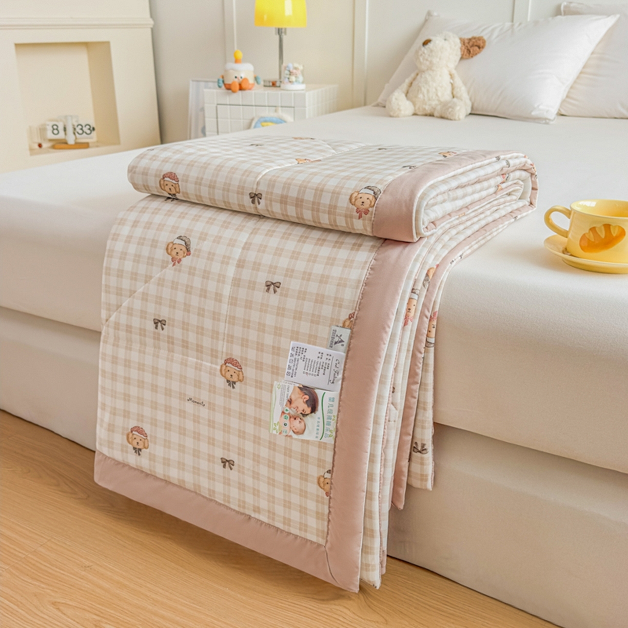 91家纺网 家纺一手货源 找家纺 帕拉美拉 2026新款A类印花冰凉丝凉感丝手包大宽边夏被 格纹乖乖狗