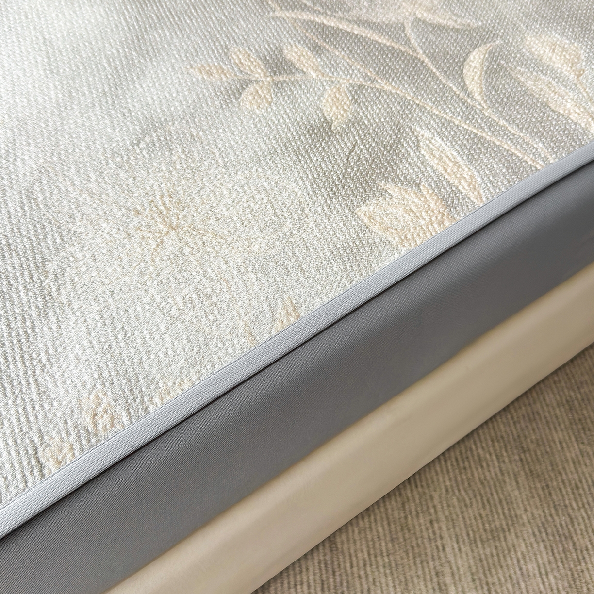 91家纺网 家纺一手货源 找家纺 柔品 2026春夏新款PE中分子床笠款凉席席子 巴黎印象 灰