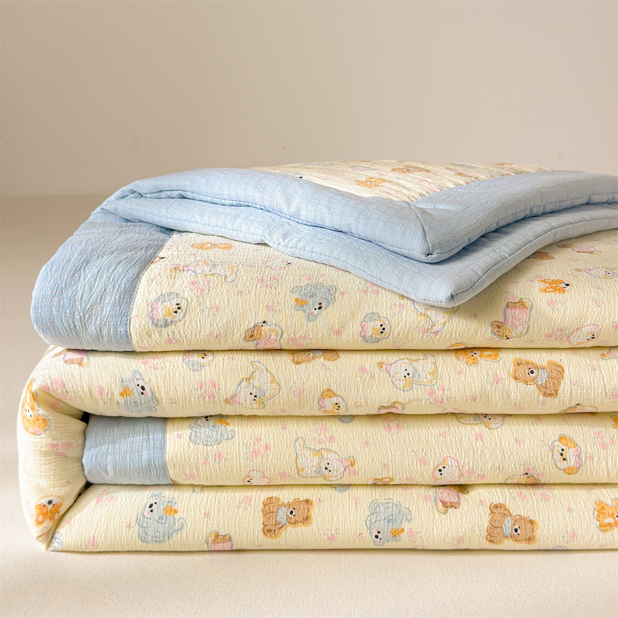 91家纺网 家纺一手货源 找家纺 晓时候 2026新款A类云感双层纱夏被棉花被小清新印花夏凉被空调被 奶芙狗