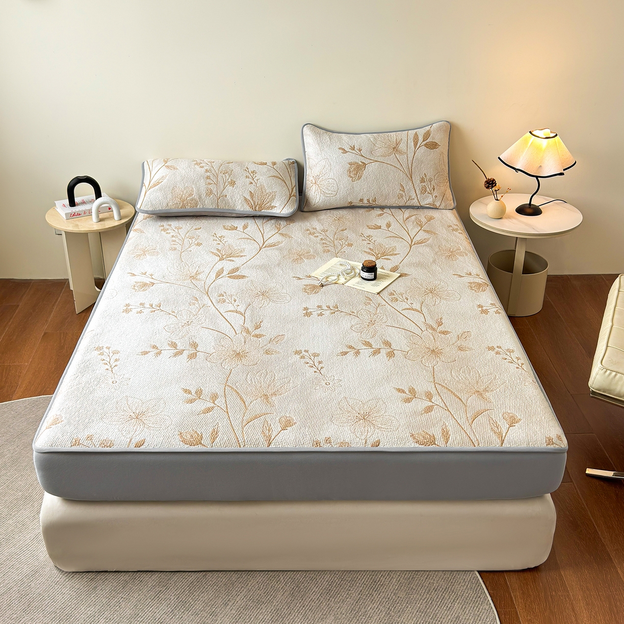 91家纺网 家纺一手货源 找家纺 柔品 2026春夏新款PE中分子床笠款凉席席子 巴黎印象 卡其