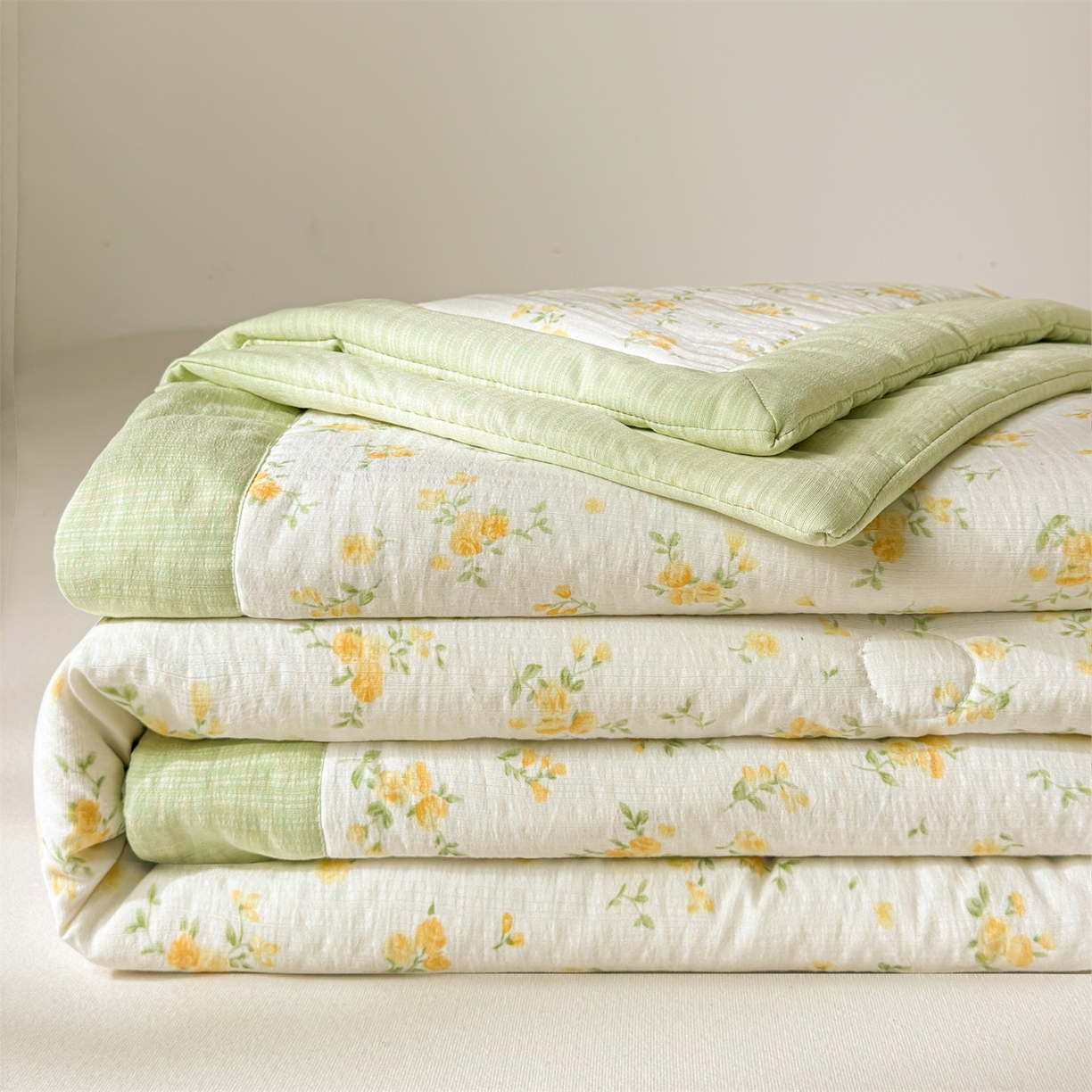 91家纺网 家纺一手货源 找家纺 晓时候 2026新款A类云感双层纱夏被棉花被小清新印花夏凉被空调被 安然入夏