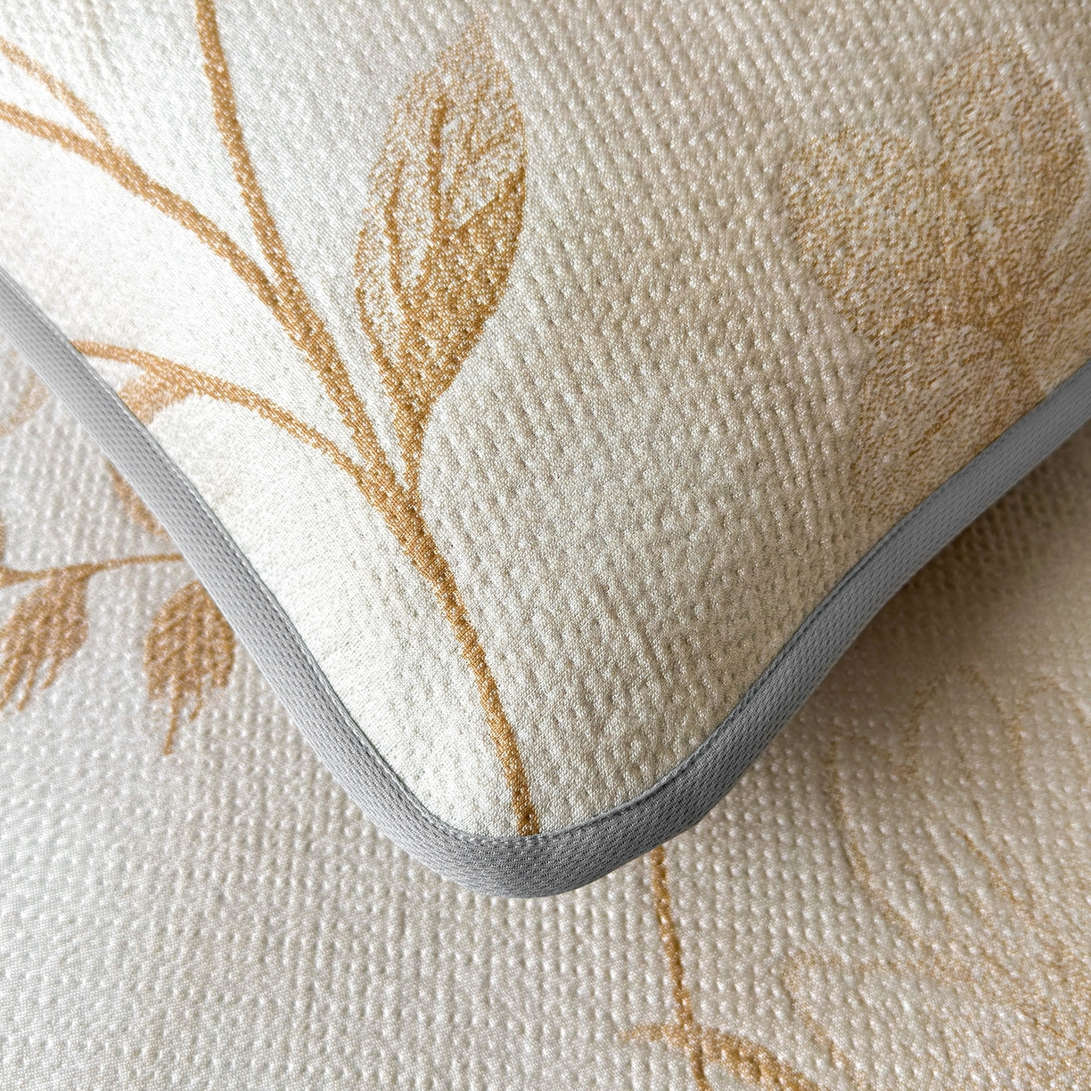 91家纺网 家纺一手货源 找家纺 柔品 2026春夏新款PE中分子床笠款凉席席子 巴黎印象 卡其