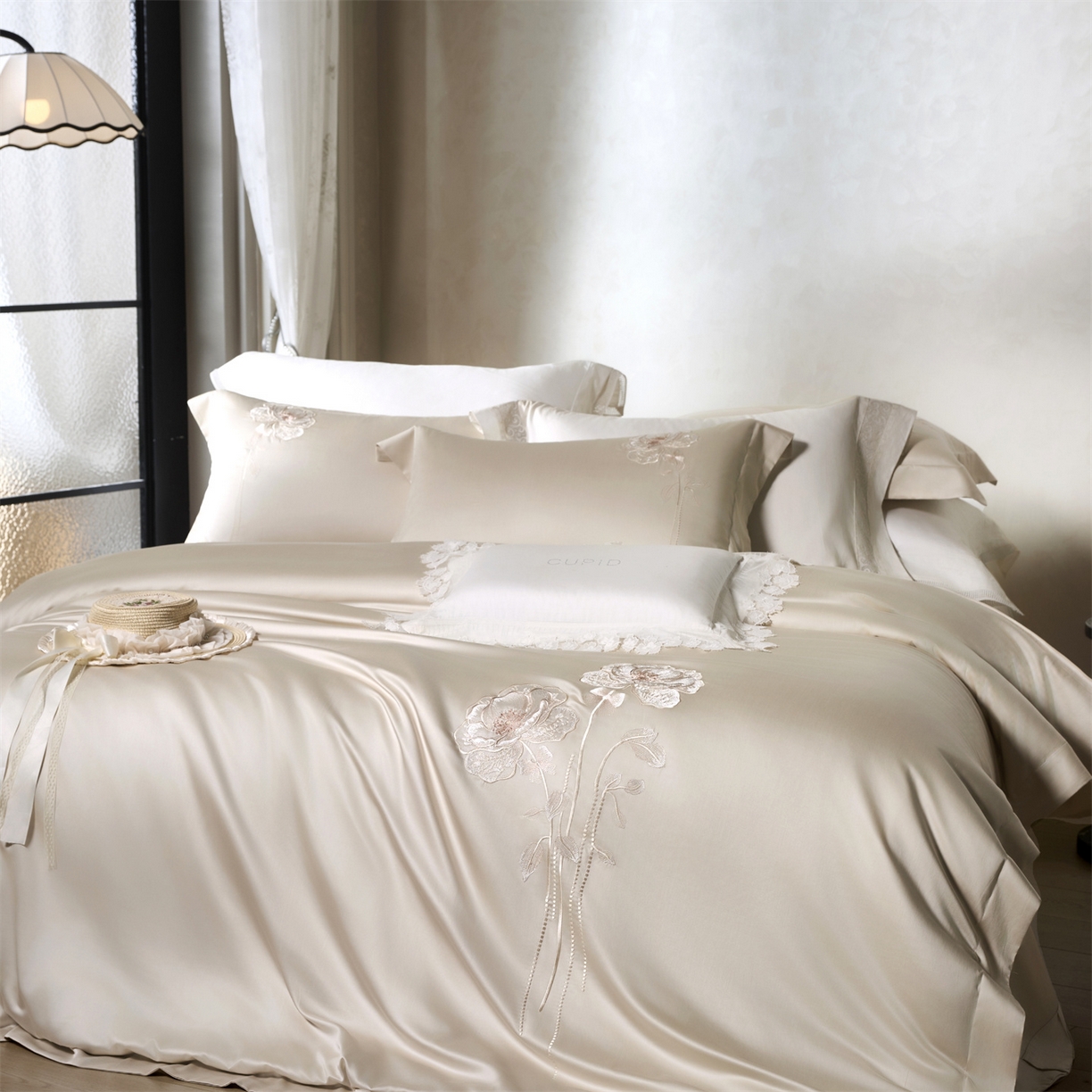 91家纺网 家纺一手货源 找家纺 玖玖爱家纺 2026新款奢织轻云柔棉长绒棉四件套-月下繁花 月下繁花-香槟灰