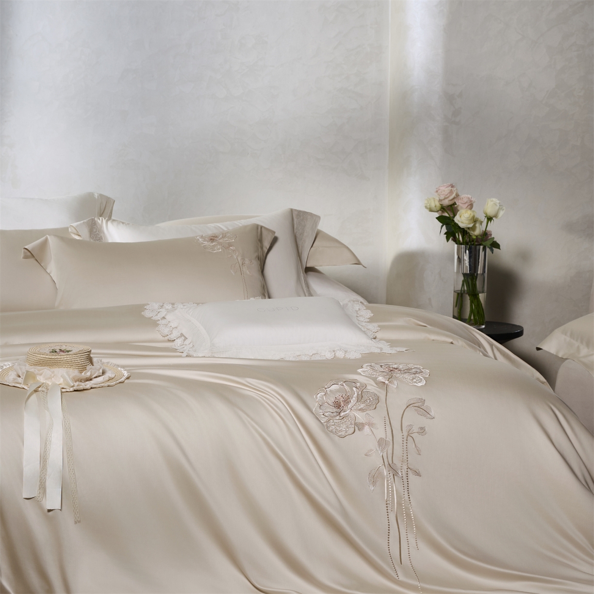 91家纺网 家纺一手货源 找家纺 玖玖爱家纺 2026新款奢织轻云柔棉长绒棉四件套-月下繁花 月下繁花-香槟灰