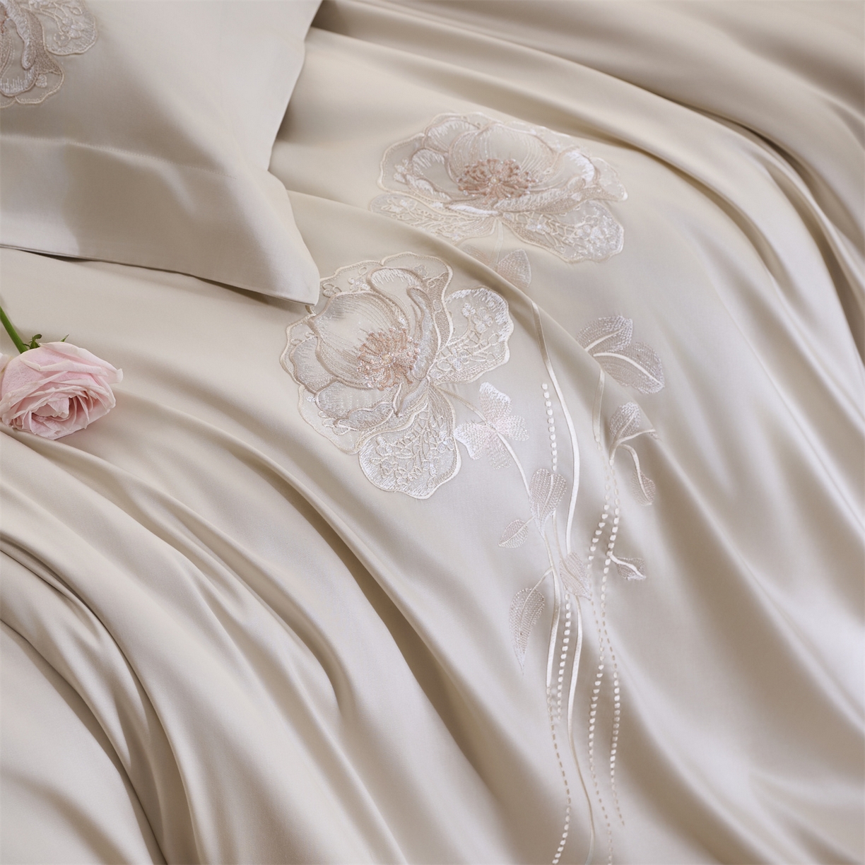 91家纺网 家纺一手货源 找家纺 玖玖爱家纺 2026新款奢织轻云柔棉长绒棉四件套-月下繁花 月下繁花-香槟灰