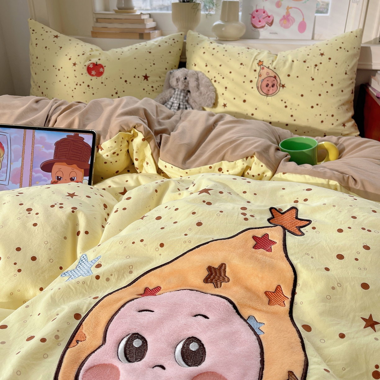 91家纺网 家纺一手货源 找家纺 贝扬思家纺 2026春夏新款云朵贴布绣绣花四件套 微笑星星