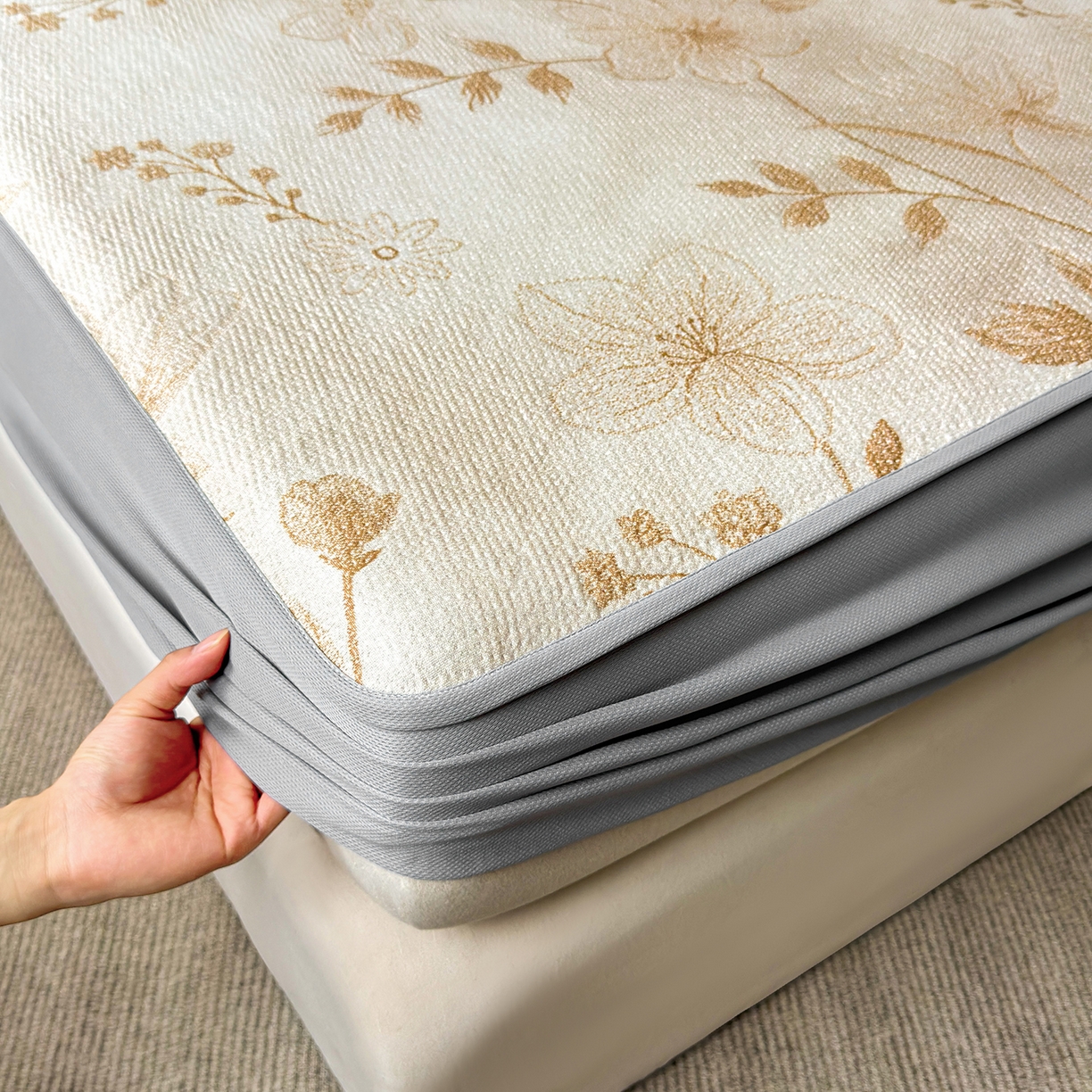 91家纺网 家纺一手货源 找家纺 柔品 2026春夏新款PE中分子床笠款凉席席子 巴黎印象 卡其