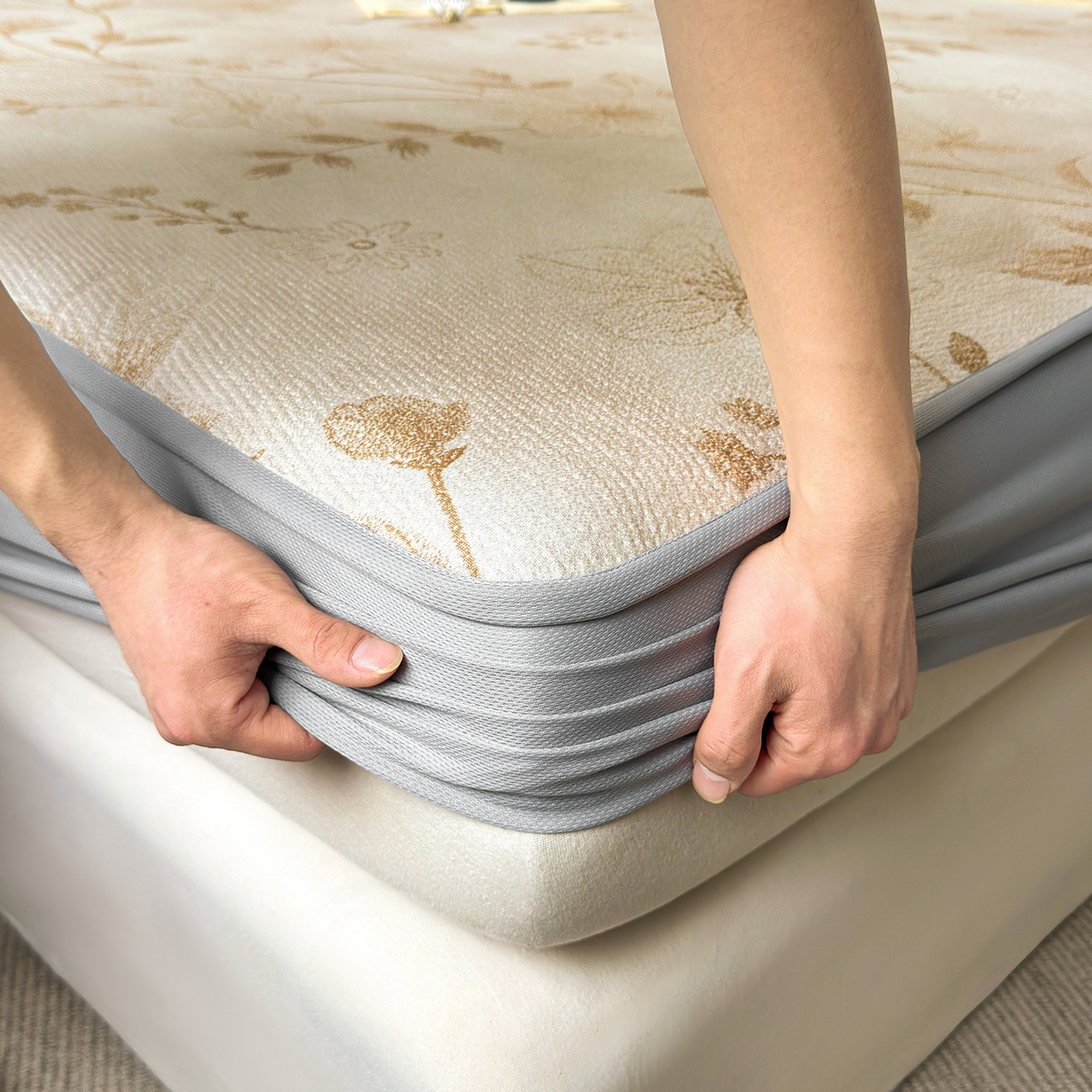 91家纺网 家纺一手货源 找家纺 柔品 2026春夏新款PE中分子床笠款凉席席子 巴黎印象 卡其