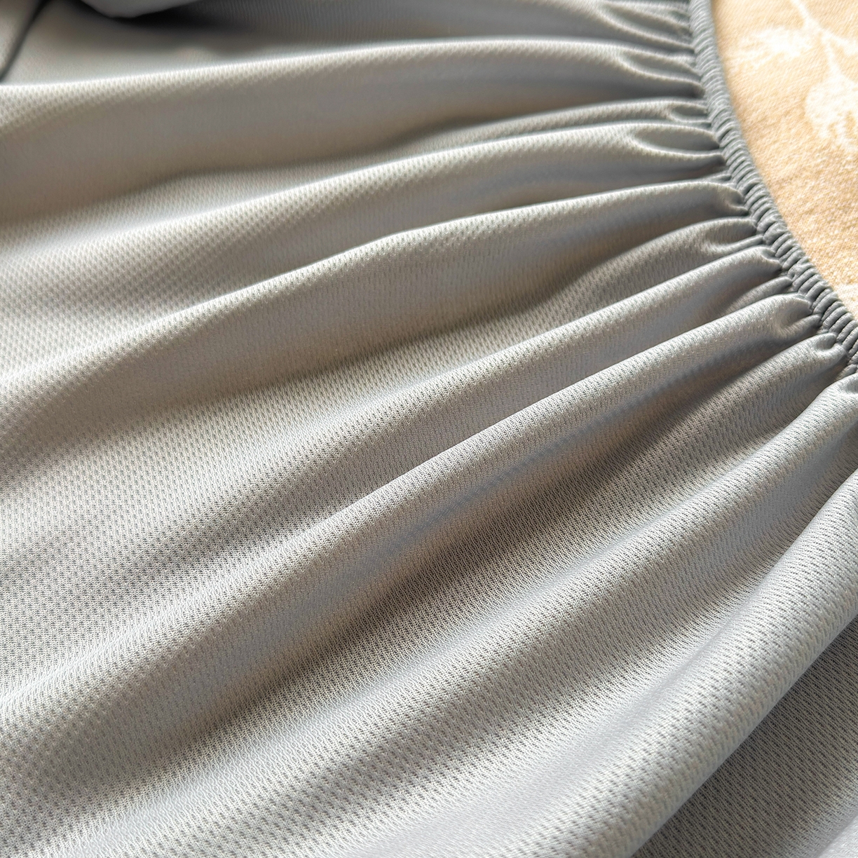 91家纺网 家纺一手货源 找家纺 柔品 2026春夏新款PE中分子床笠款凉席席子 巴黎印象 卡其