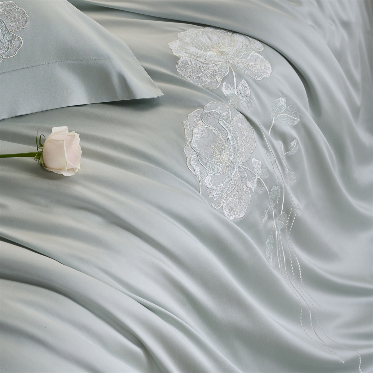 91家纺网 家纺一手货源 找家纺 玖玖爱家纺 2026新款奢织轻云柔棉长绒棉四件套-月下繁花 月下繁花-枝绿色