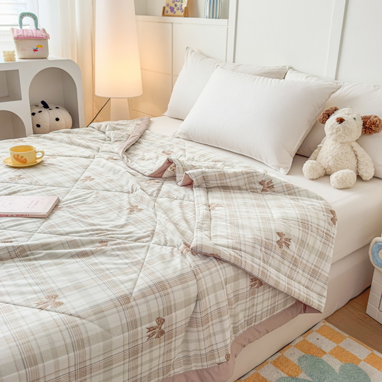 91家纺网 家纺一手货源 找家纺 帕拉美拉 2026新款A类印花冰凉丝凉感丝手包大宽边夏被 格纹蝴蝶结