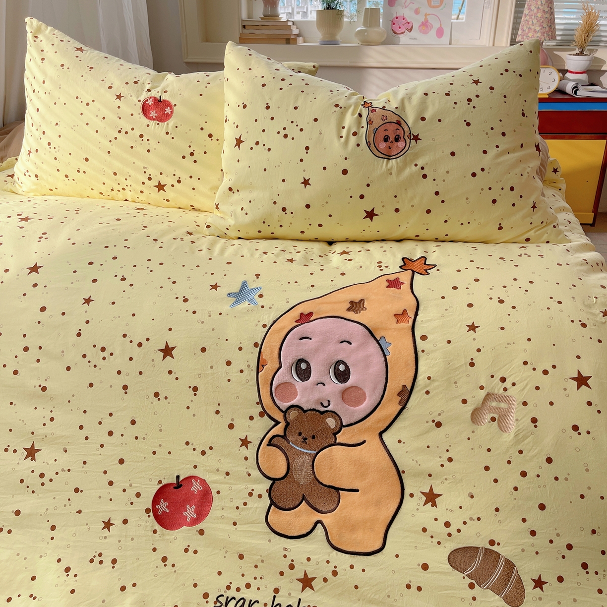 91家纺网 家纺一手货源 找家纺 贝扬思家纺 2026春夏新款云朵贴布绣绣花四件套 微笑星星