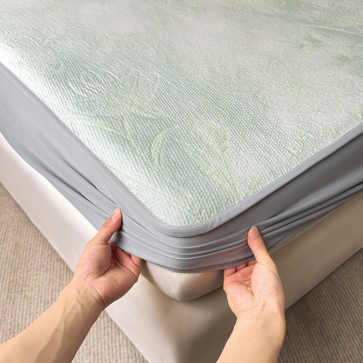 91家纺网 家纺一手货源 找家纺 柔品 2026春夏新款PE中分子床笠款凉席席子 巴黎印象 绿