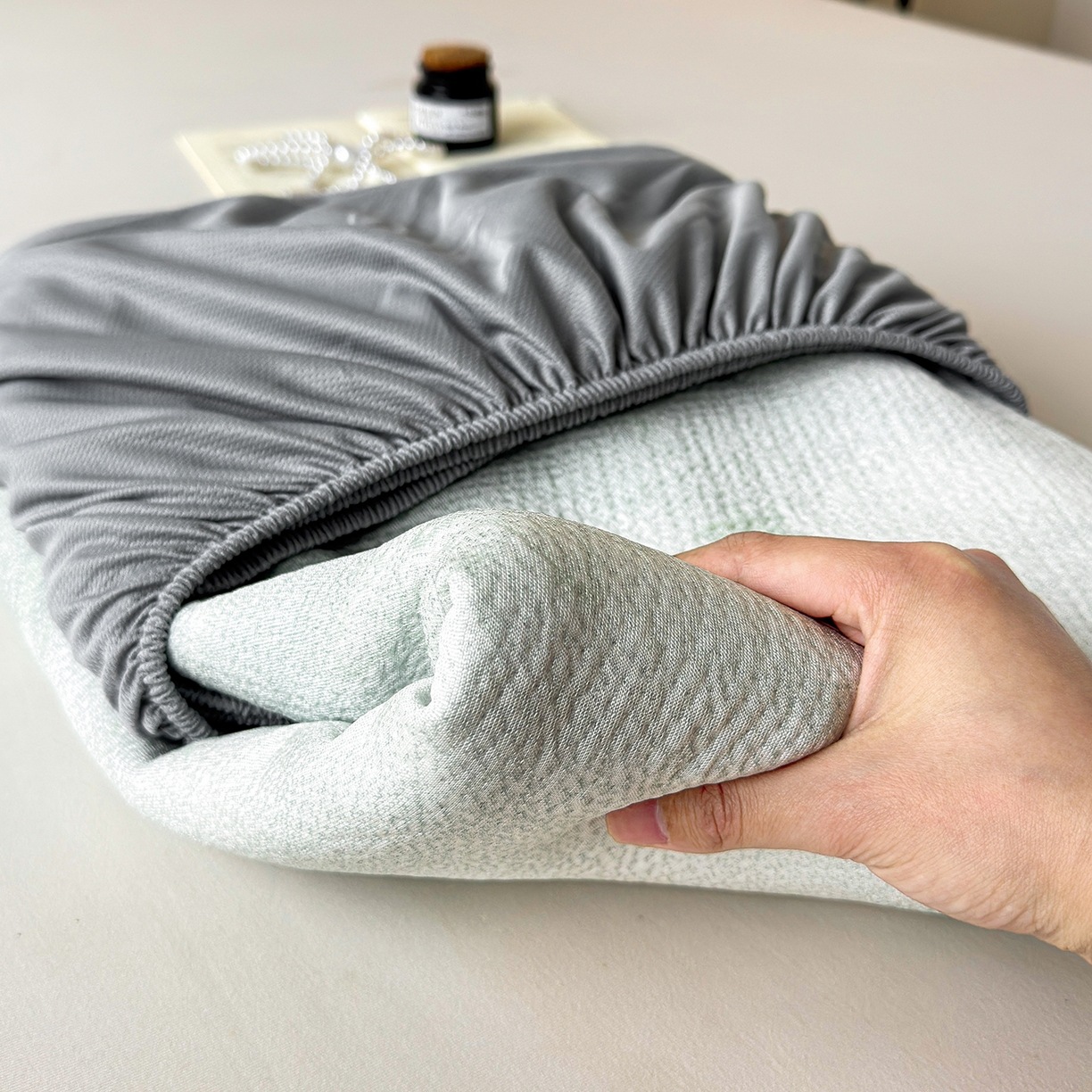 91家纺网 家纺一手货源 找家纺 柔品 2026春夏新款PE中分子床笠款凉席席子 巴黎印象 绿