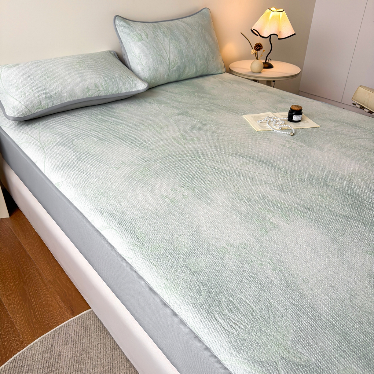 91家纺网 家纺一手货源 找家纺 柔品 2026春夏新款PE中分子床笠款凉席席子 巴黎印象 绿