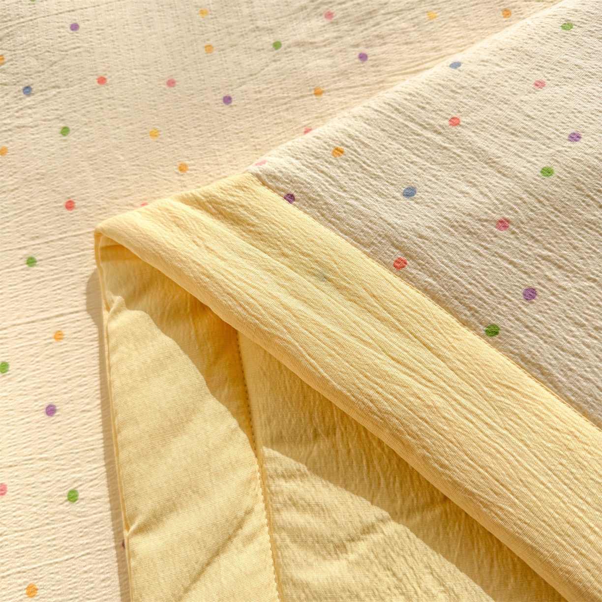 91家纺网 家纺一手货源 找家纺 晓时候 2026新款A类云感双层纱夏被棉花被小清新印花夏凉被空调被 多彩波点