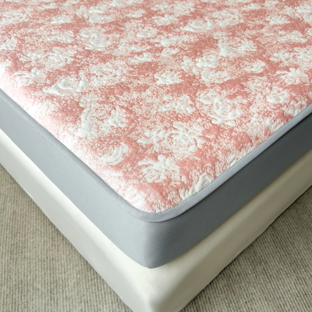 91家纺网 家纺一手货源 找家纺 柔品 2026春夏新款PE中分子床笠款凉席席子 梦里繁花 粉