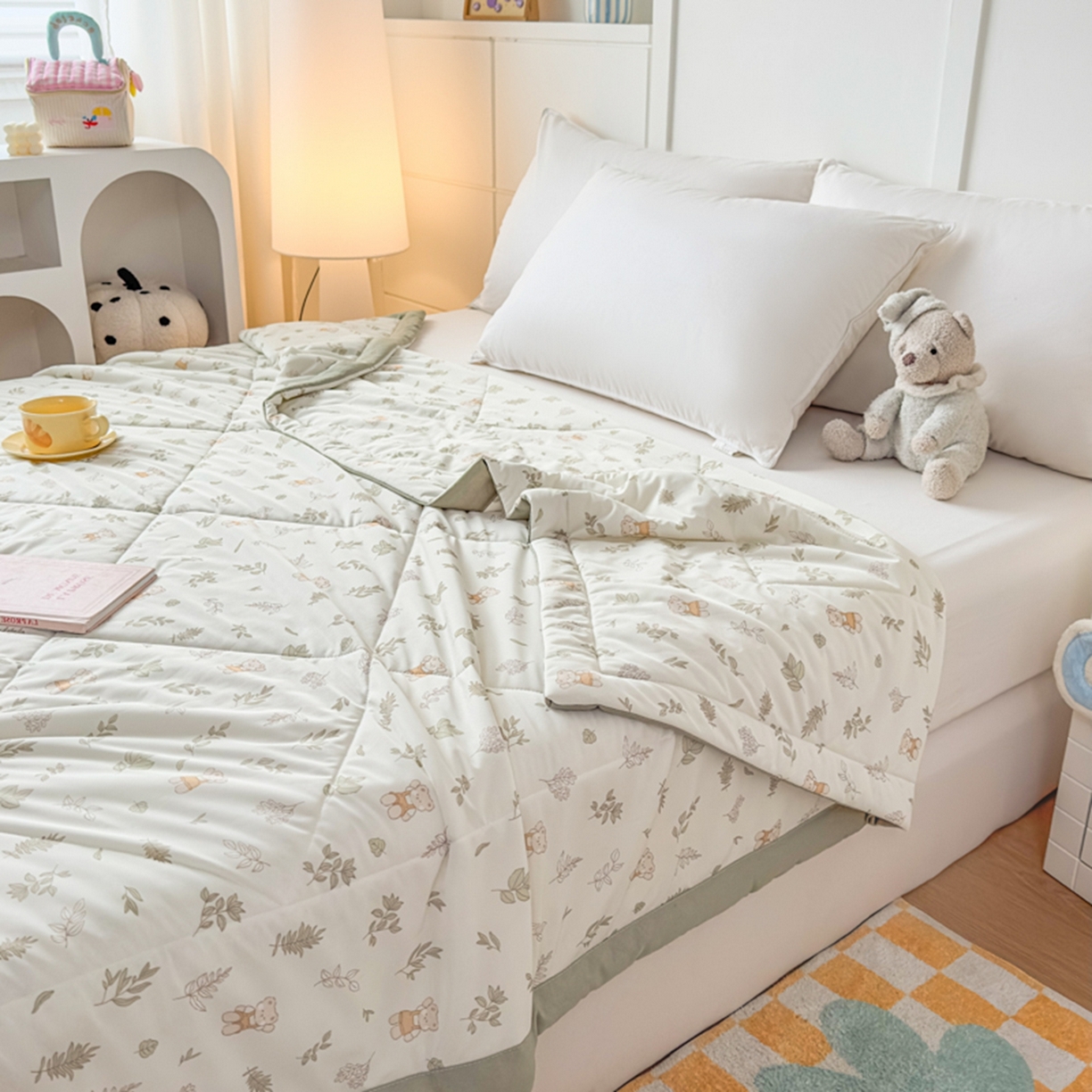 91家纺网 家纺一手货源 找家纺 帕拉美拉 2026新款A类印花冰凉丝凉感丝手包大宽边夏被 林间小熊