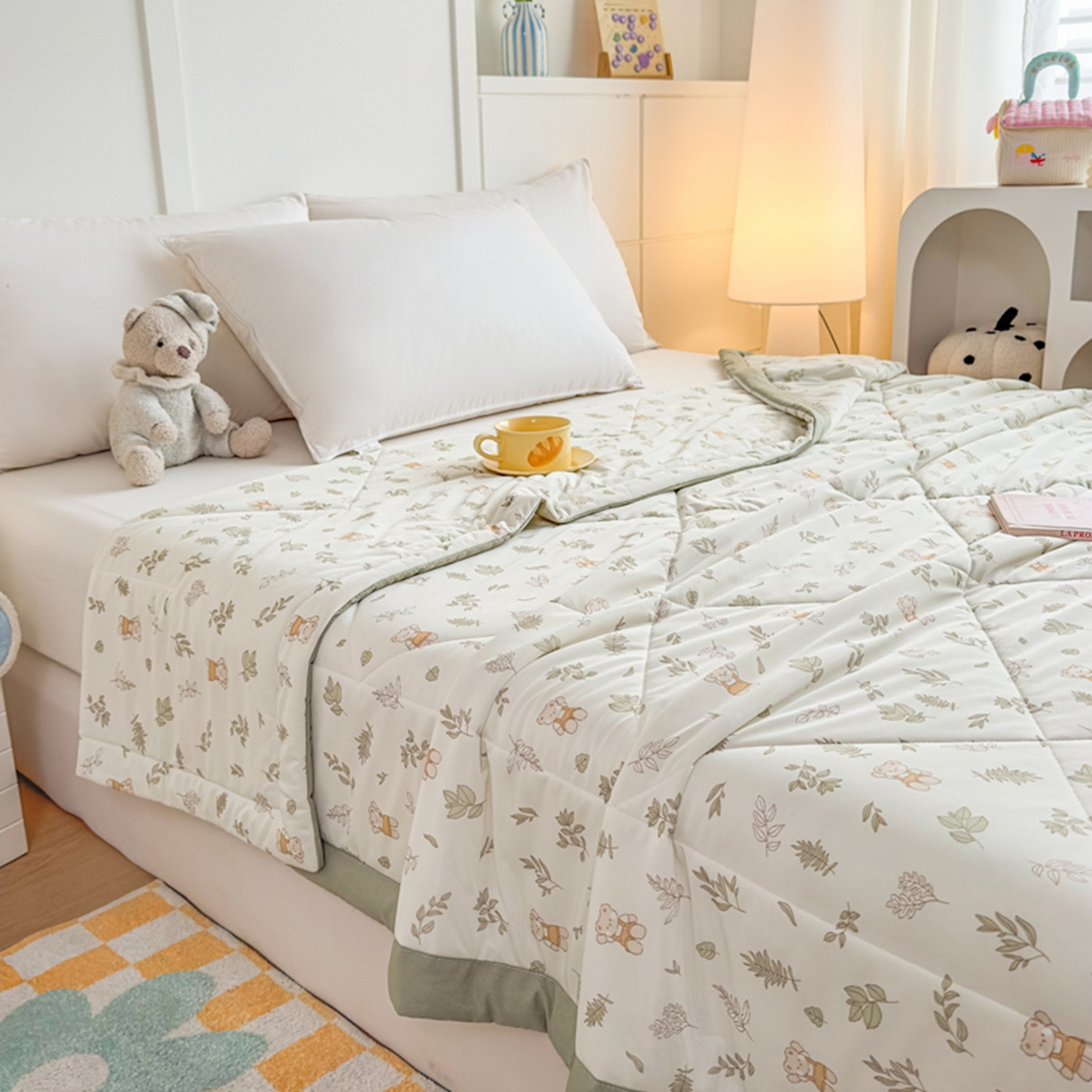 91家纺网 家纺一手货源 找家纺 帕拉美拉 2026新款A类印花冰凉丝凉感丝手包大宽边夏被 林间小熊