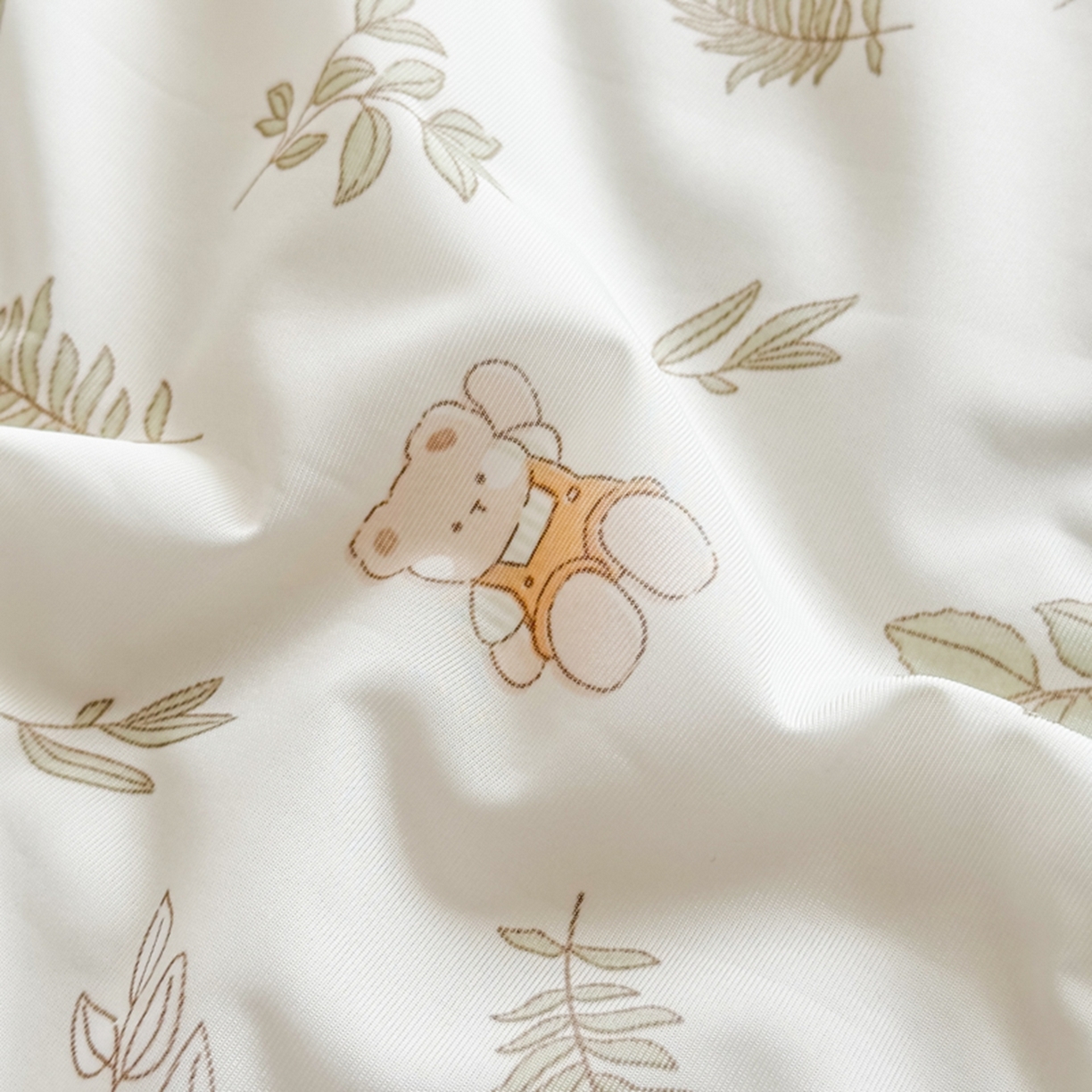 91家纺网 家纺一手货源 找家纺 帕拉美拉 2026新款A类印花冰凉丝凉感丝手包大宽边夏被 林间小熊