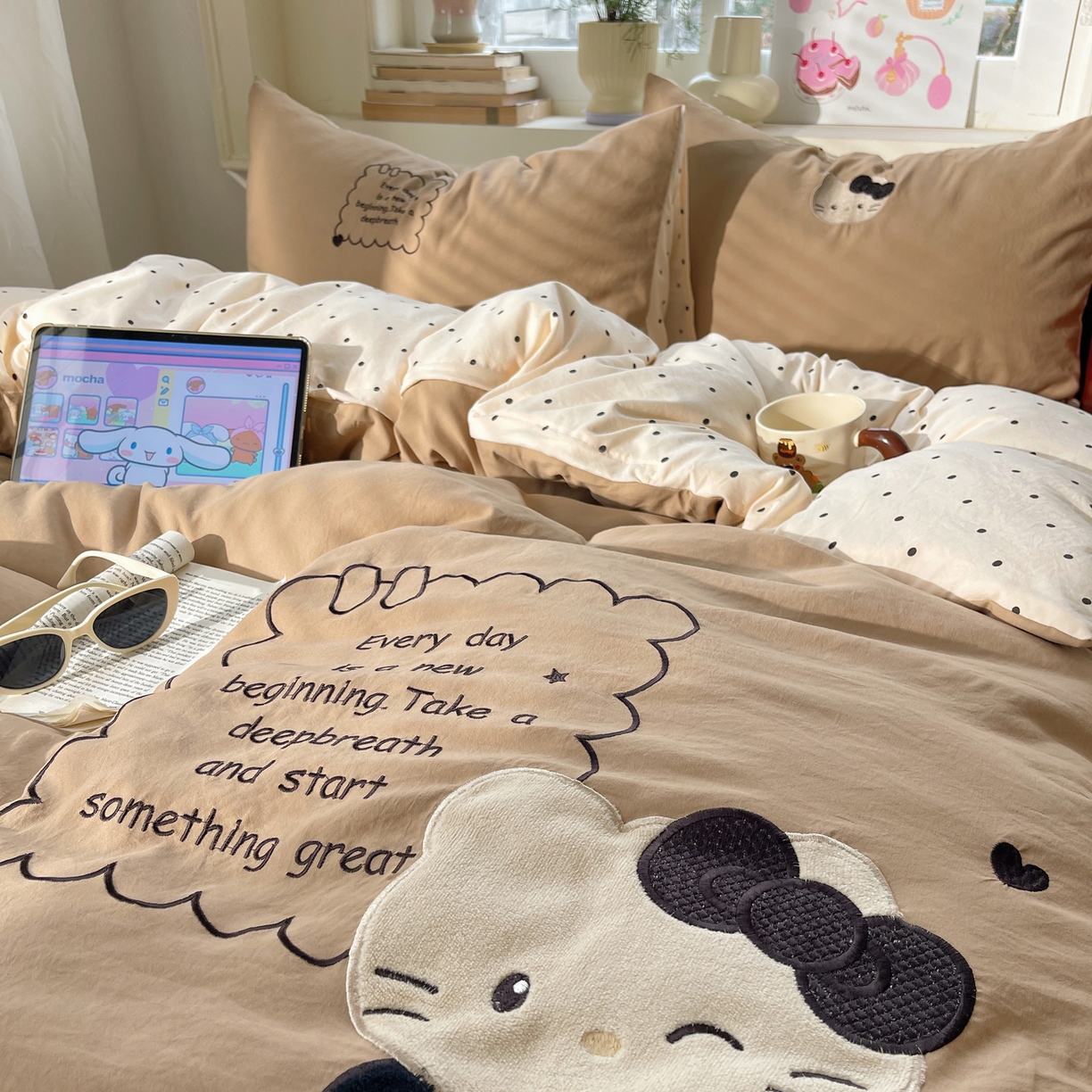 91家纺网 家纺一手货源 找家纺 贝扬思家纺 2026春夏新款云朵贴布绣绣花四件套 小猫来喽