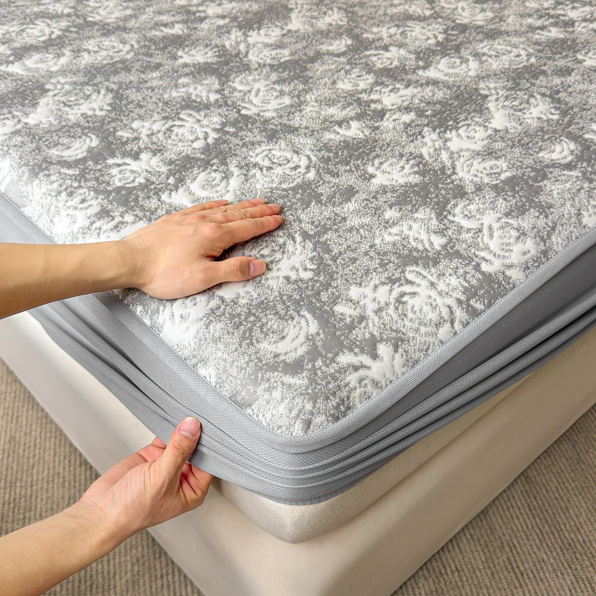 91家纺网 家纺一手货源 找家纺 柔品 2026春夏新款PE中分子床笠款凉席席子 梦里繁花 灰