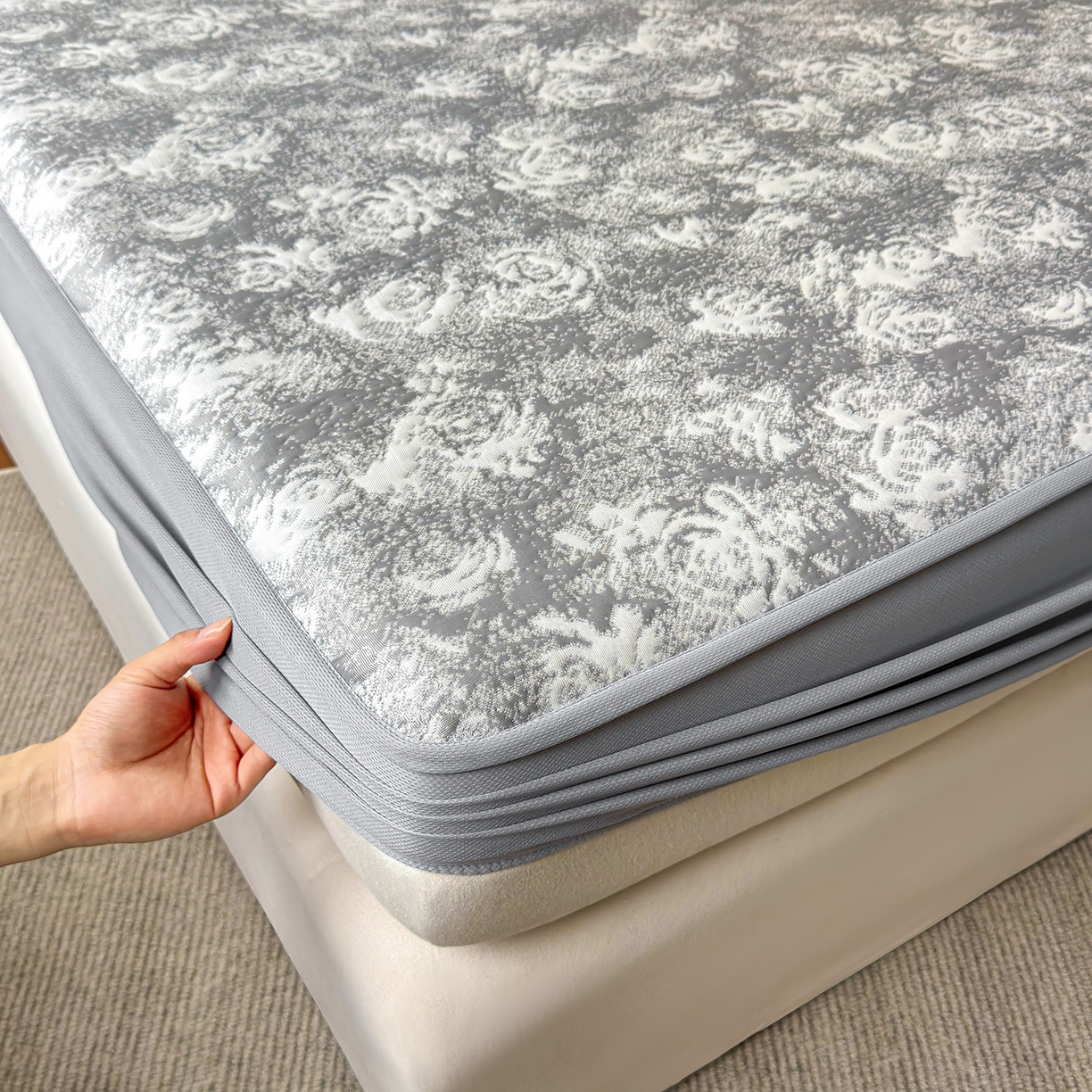 91家纺网 家纺一手货源 找家纺 柔品 2026春夏新款PE中分子床笠款凉席席子 梦里繁花 灰