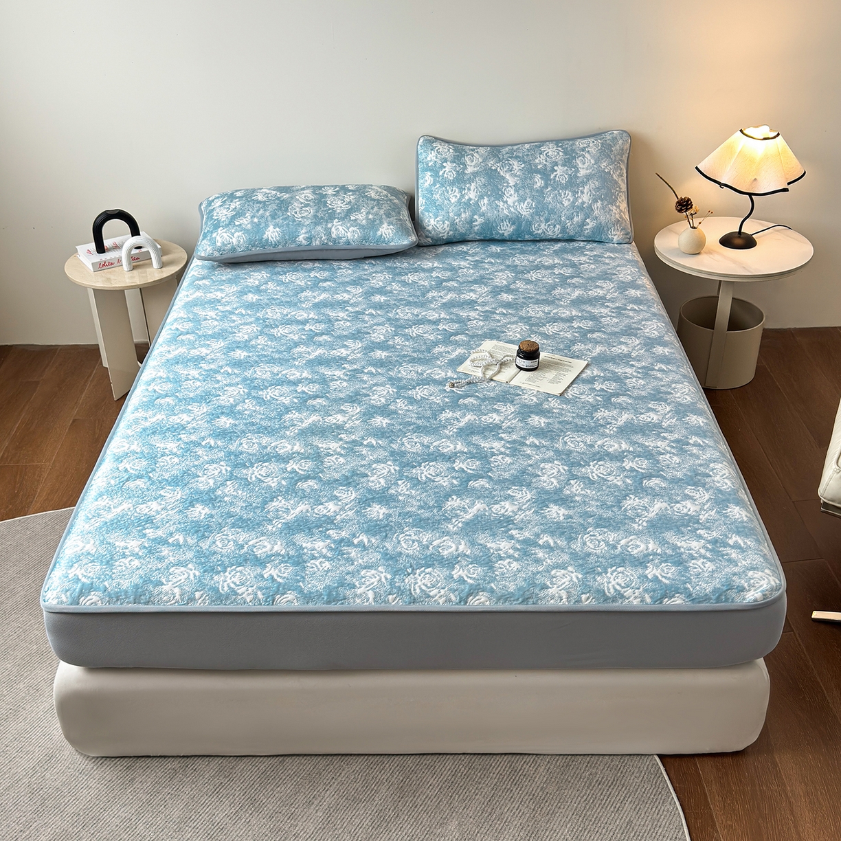 91家纺网 家纺一手货源 找家纺 柔品 2026春夏新款PE中分子床笠款凉席席子 梦里繁花 蓝