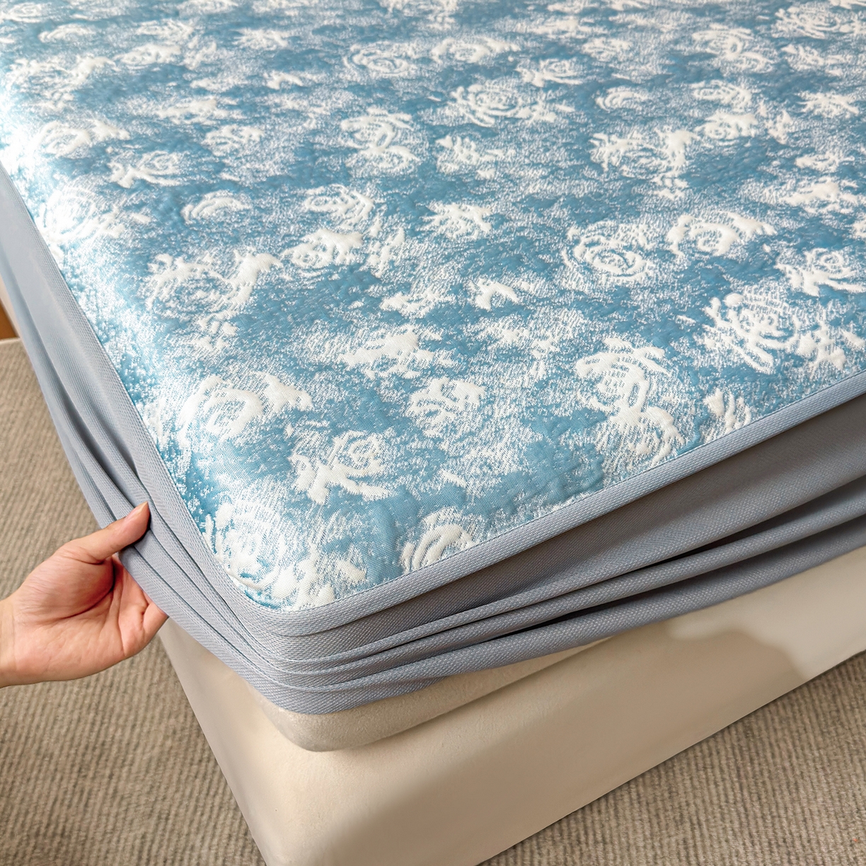 91家纺网 家纺一手货源 找家纺 柔品 2026春夏新款PE中分子床笠款凉席席子 梦里繁花 蓝