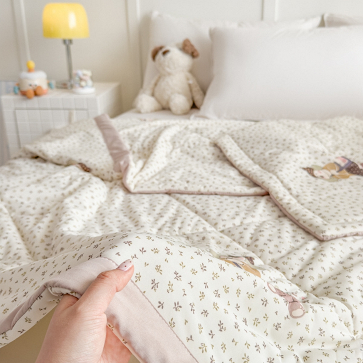 91家纺网 家纺一手货源 找家纺 帕拉美拉 2026新款A类印花冰凉丝凉感丝手包大宽边夏被 萌宠小分队