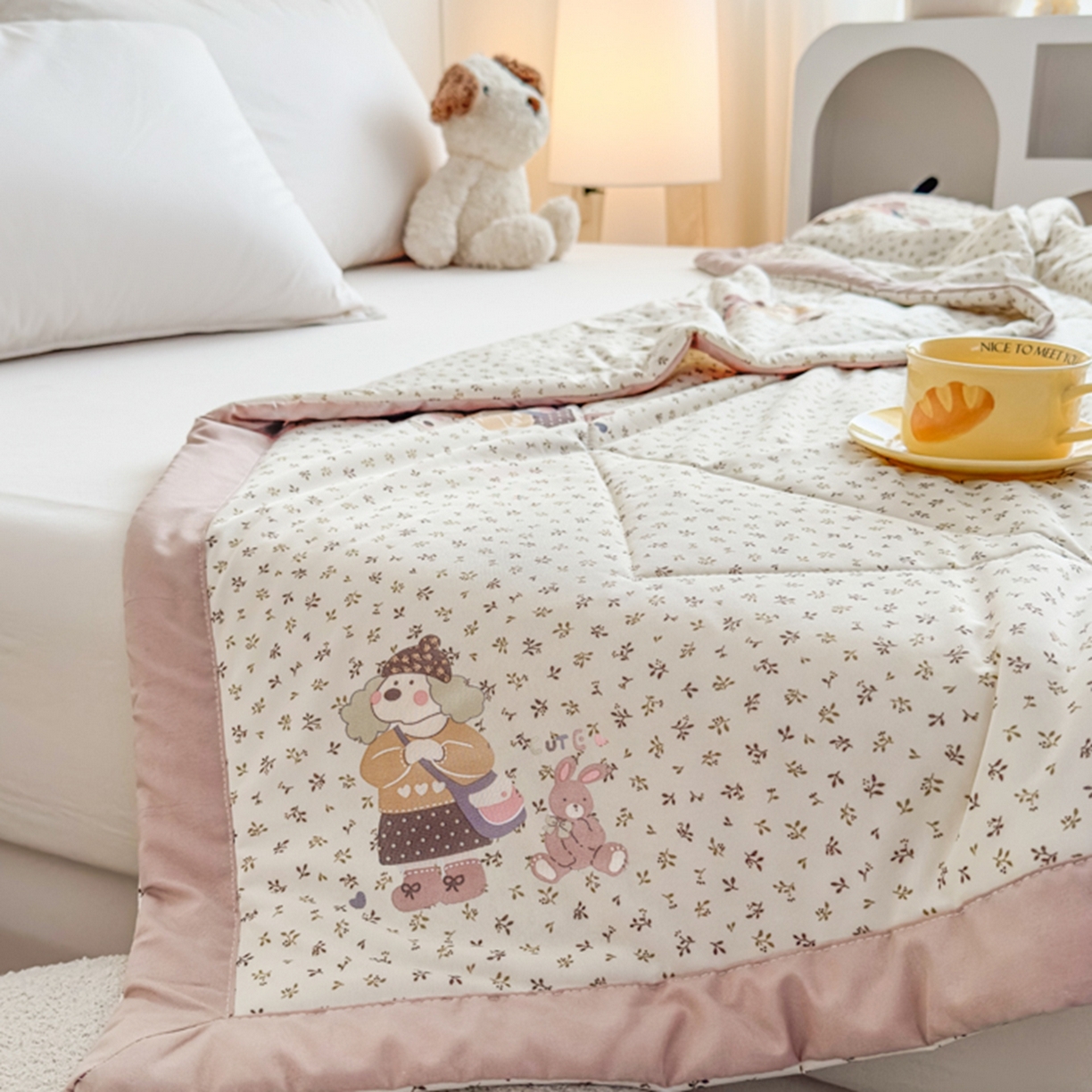 91家纺网 家纺一手货源 找家纺 帕拉美拉 2026新款A类印花冰凉丝凉感丝手包大宽边夏被 萌宠小分队