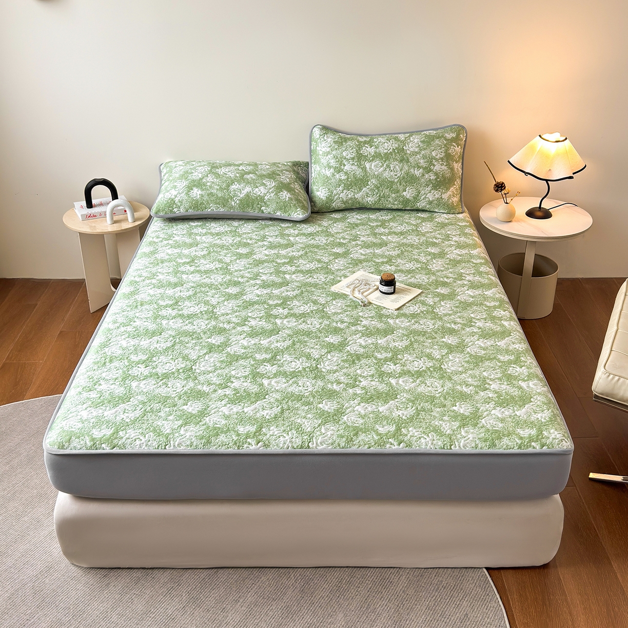 91家纺网 家纺一手货源 找家纺 柔品 2026春夏新款PE中分子床笠款凉席席子 梦里繁花 绿